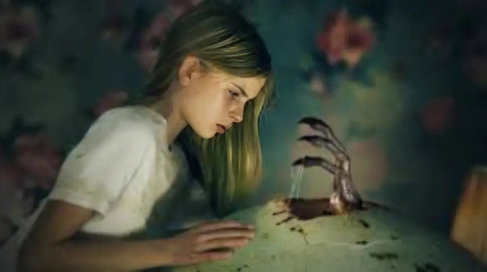 "Cría Siniestra" (Hatching)